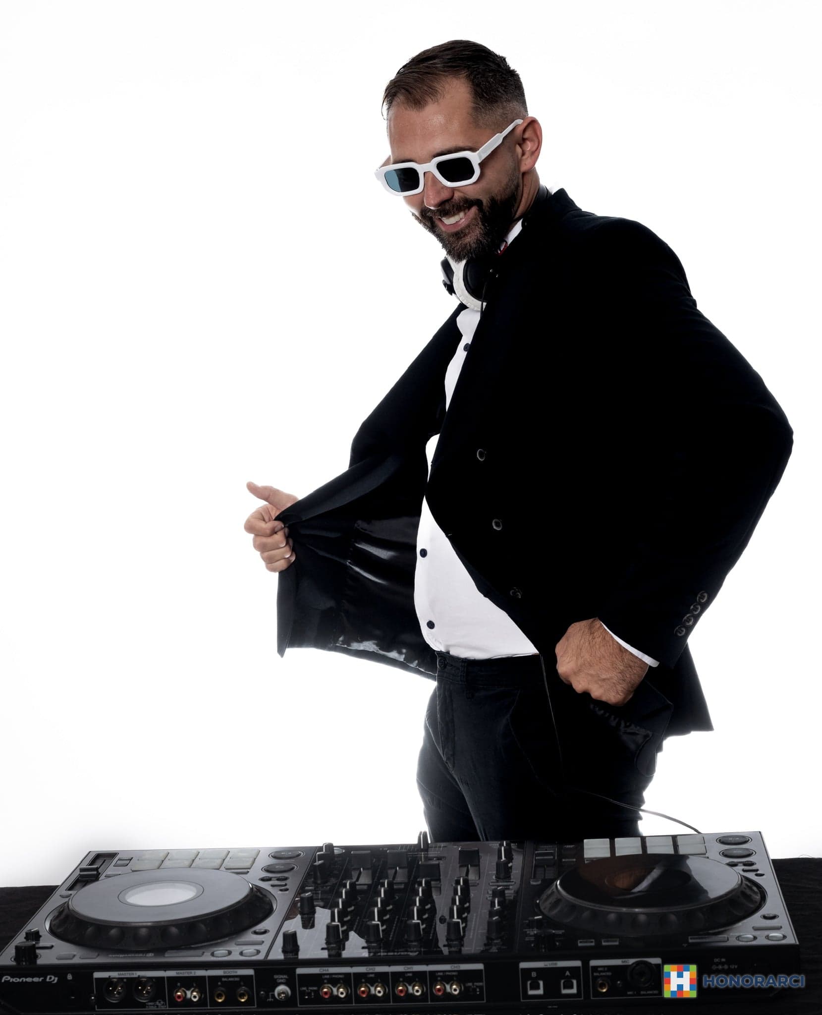 DJ za proslave Beograd – Profesionalni DJ za svadbe, rođendane i sve vrste događaja