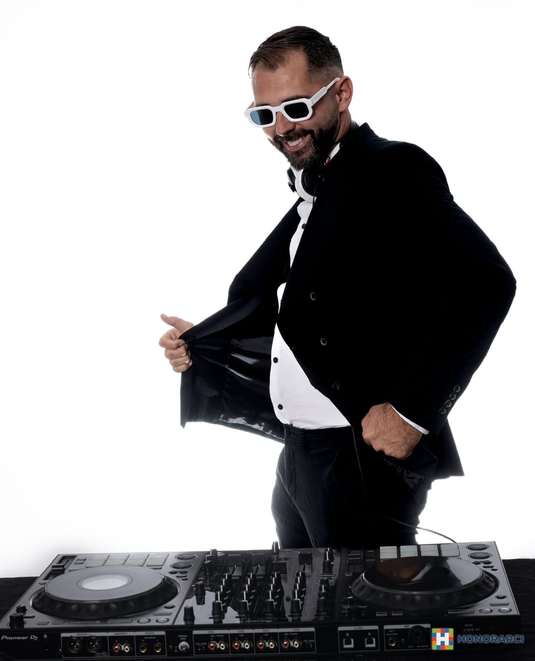 DJ za proslave Beograd – Profesionalni DJ za svadbe, rođendane i sve vrste događaja – slika 1